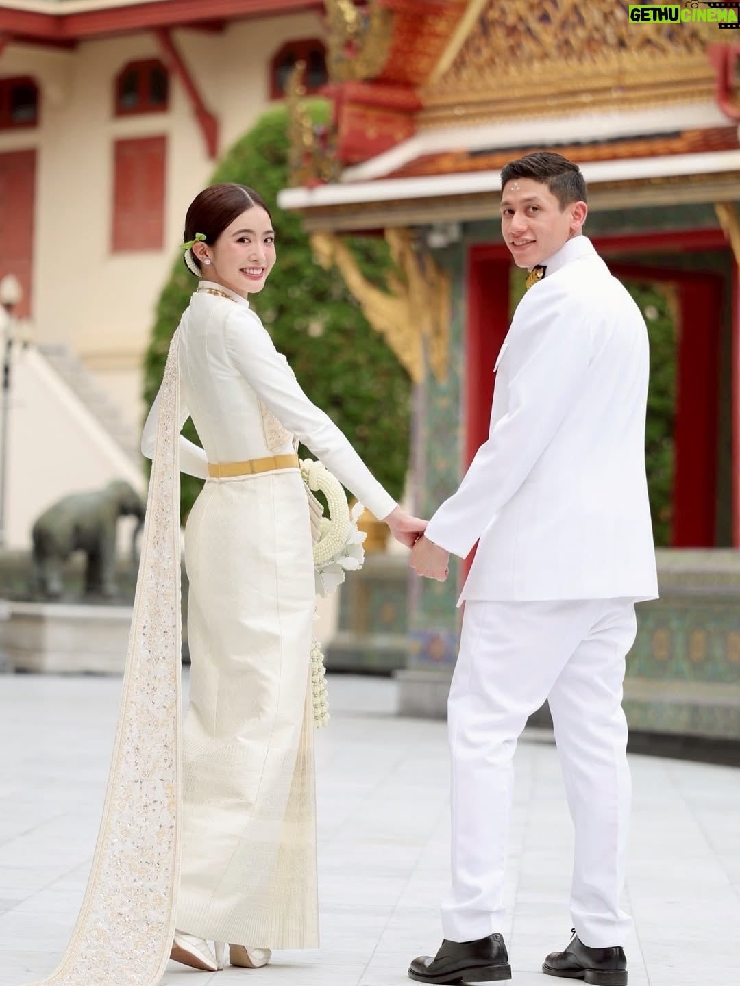 Lapassalan Jiravechsoontornkul - 157.6K Likes - นานน๊านนทีใส่ชุดไทย ดูเรียบร้อยไหมละ😂🤣💘
Make up & Hair : @puffpoy @teethory 
Dress : @milanweddingbkk 💞
📷: @wasuwat29