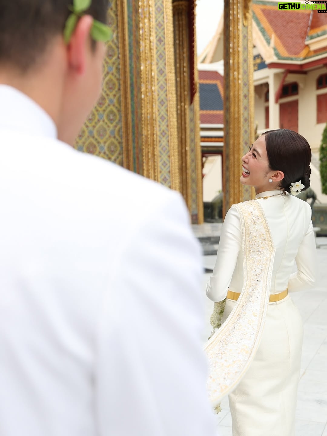 Lapassalan Jiravechsoontornkul - 157.6K Likes - นานน๊านนทีใส่ชุดไทย ดูเรียบร้อยไหมละ😂🤣💘
Make up & Hair : @puffpoy @teethory 
Dress : @milanweddingbkk 💞
📷: @wasuwat29