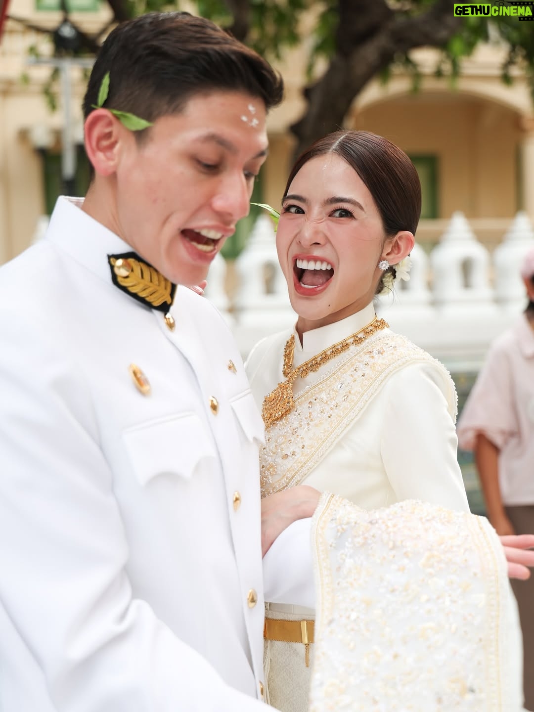 Lapassalan Jiravechsoontornkul - 157.6K Likes - นานน๊านนทีใส่ชุดไทย ดูเรียบร้อยไหมละ😂🤣💘
Make up & Hair : @puffpoy @teethory 
Dress : @milanweddingbkk 💞
📷: @wasuwat29