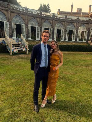 Lara Pictet Instagram - If the last two months were a movie, they’d be on x2 speed ❄️⛰️🍷💃