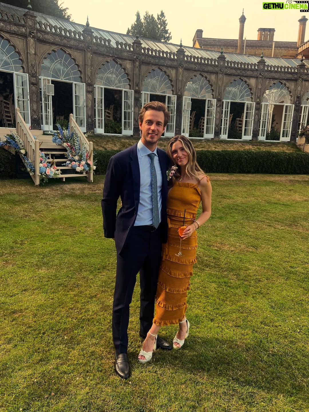 Lara Pictet - 16.4K Likes - If the last two months were a movie, they’d be on x2 speed ❄️⛰️🍷💃
