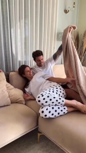 Larissa Gacemer Instagram - Buz ayak sezonu açıldı yine 😂🙌🏻