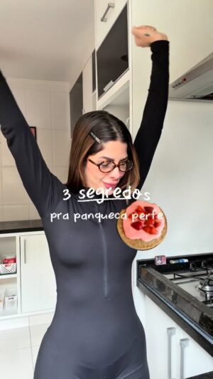 Lary Bottino Instagram - ingrediente da panqueca 

3 ovos 
1 banana MADURA 
canela 
fermento 
15 g de farinha de aveia 

frigideira antiaderente (faz a cura) 
link da frigideira: (vou deixar no stories) 💖