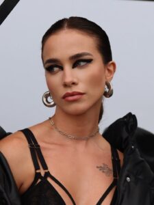 Actress Laryssa Ayres HD Photos and Wallpapers September 2025