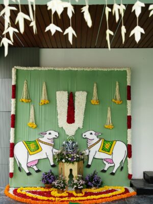 Lasya Manjunath Instagram - పాలు పొంగించిన ఈ క్షణం❤️🧿
the most beautiful start to our dream home journey 🥛🏠మనసులు నిండిపోయాయి🥰
దేవుని ఆశీర్వాదంతో శుభారంభం 🙏🏻
#గృహప్రవేశం

.
.
.
.
Kitchen decor : @rainbow_platedecors 
Home decor: @yashu_events 

MUA: @vinusha_makeoverartistry 
Hairstyling & saree draping : @lakshmikiran.veeraballi 
Maa vadina 😊 contact no (9121182606)

Saree: @pattusareeswholesale 
Blouse stitching and work: @aa.dhi.ra_designerstudio 
Manju and kids outfits : @vedulaswardrobe 
Jewellery : @umgnaveengold 
Bangles : @theweddingbangles.official 
Photography : @momentmakersphotography 
.
.
#lasyamanjunath #Gruhapravesham
#MaaKalalaInti
#Housewarming
#NewBeginnings
#DreamHome
#OurNewHome
#HomeSweetHome
#BlessedHome
#FamilyMoments
#newchapter #మా_కలల_ఇంటి_గృహప్రవేశం
#గృహప్రవేశం
#దేవుని_ఆశీర్వాదంతో
#శుభారంభం
#కొత్తఆరంభం
#మాకొత్తగూడు
#మనఇల్లు_మనస్వప్నం