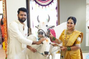 Lasya Manjunath Instagram - మా కలల ఇంటి గృహప్రవేశం…శుభారంభం మా గృహప్రవేశంతో 🏠🙏🏻
ప్రతి గోడలో ఒక కల, ప్రతి మూలలో ఒక జ్ఞాపకం… మా కొత్త గూడు😍❤️
కొత్త ఆరంభం… కొత్త జ్ఞాపకాలు 🫶🏻

.
.
.
.
.
.
MUA: @vinusha_makeoverartistry 
Hairstyling & saree draping : @lakshmikiran.veeraballi 
Maa vadina 😊 contact no (9121182606)

Saree: @pattusareeswholesale 
Blouse stitching and work: @aa.dhi.ra_designerstudio 
Manju and kids outfits : @vedulaswardrobe 
Jewellery : @umgnaveengold 
Bangles : @theweddingbangles.official 
Photography : @momentmakersphotography 
.
.
#lasyamanjunath #Gruhapravesham
#MaaKalalaInti
#Housewarming
#NewBeginnings
#DreamHome
#OurNewHome
#HomeSweetHome
#BlessedHome
#FamilyMoments
#newchapter #మా_కలల_ఇంటి_గృహప్రవేశం
#గృహప్రవేశం
#దేవుని_ఆశీర్వాదంతో
#శుభారంభం
#కొత్తఆరంభం
#మాకొత్తగూడు
#మనఇల్లు_మనస్వప్నం