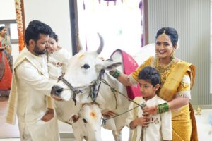 Lasya Manjunath Instagram - మా కలల ఇంటి గృహప్రవేశం…శుభారంభం మా గృహప్రవేశంతో 🏠🙏🏻
ప్రతి గోడలో ఒక కల, ప్రతి మూలలో ఒక జ్ఞాపకం… మా కొత్త గూడు😍❤️
కొత్త ఆరంభం… కొత్త జ్ఞాపకాలు 🫶🏻

.
.
.
.
.
.
MUA: @vinusha_makeoverartistry 
Hairstyling & saree draping : @lakshmikiran.veeraballi 
Maa vadina 😊 contact no (9121182606)

Saree: @pattusareeswholesale 
Blouse stitching and work: @aa.dhi.ra_designerstudio 
Manju and kids outfits : @vedulaswardrobe 
Jewellery : @umgnaveengold 
Bangles : @theweddingbangles.official 
Photography : @momentmakersphotography 
.
.
#lasyamanjunath #Gruhapravesham
#MaaKalalaInti
#Housewarming
#NewBeginnings
#DreamHome
#OurNewHome
#HomeSweetHome
#BlessedHome
#FamilyMoments
#newchapter #మా_కలల_ఇంటి_గృహప్రవేశం
#గృహప్రవేశం
#దేవుని_ఆశీర్వాదంతో
#శుభారంభం
#కొత్తఆరంభం
#మాకొత్తగూడు
#మనఇల్లు_మనస్వప్నం