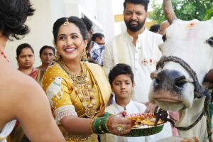Lasya Manjunath Instagram - మా కలల ఇంటి గృహప్రవేశం…శుభారంభం మా గృహప్రవేశంతో 🏠🙏🏻
ప్రతి గోడలో ఒక కల, ప్రతి మూలలో ఒక జ్ఞాపకం… మా కొత్త గూడు😍❤️
కొత్త ఆరంభం… కొత్త జ్ఞాపకాలు 🫶🏻

.
.
.
.
.
.
MUA: @vinusha_makeoverartistry 
Hairstyling & saree draping : @lakshmikiran.veeraballi 
Maa vadina 😊 contact no (9121182606)

Saree: @pattusareeswholesale 
Blouse stitching and work: @aa.dhi.ra_designerstudio 
Manju and kids outfits : @vedulaswardrobe 
Jewellery : @umgnaveengold 
Bangles : @theweddingbangles.official 
Photography : @momentmakersphotography 
.
.
#lasyamanjunath #Gruhapravesham
#MaaKalalaInti
#Housewarming
#NewBeginnings
#DreamHome
#OurNewHome
#HomeSweetHome
#BlessedHome
#FamilyMoments
#newchapter #మా_కలల_ఇంటి_గృహప్రవేశం
#గృహప్రవేశం
#దేవుని_ఆశీర్వాదంతో
#శుభారంభం
#కొత్తఆరంభం
#మాకొత్తగూడు
#మనఇల్లు_మనస్వప్నం