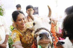 Lasya Manjunath Instagram - మా కలల ఇంటి గృహప్రవేశం…శుభారంభం మా గృహప్రవేశంతో 🏠🙏🏻
ప్రతి గోడలో ఒక కల, ప్రతి మూలలో ఒక జ్ఞాపకం… మా కొత్త గూడు😍❤️
కొత్త ఆరంభం… కొత్త జ్ఞాపకాలు 🫶🏻

.
.
.
.
.
.
MUA: @vinusha_makeoverartistry 
Hairstyling & saree draping : @lakshmikiran.veeraballi 
Maa vadina 😊 contact no (9121182606)

Saree: @pattusareeswholesale 
Blouse stitching and work: @aa.dhi.ra_designerstudio 
Manju and kids outfits : @vedulaswardrobe 
Jewellery : @umgnaveengold 
Bangles : @theweddingbangles.official 
Photography : @momentmakersphotography 
.
.
#lasyamanjunath #Gruhapravesham
#MaaKalalaInti
#Housewarming
#NewBeginnings
#DreamHome
#OurNewHome
#HomeSweetHome
#BlessedHome
#FamilyMoments
#newchapter #మా_కలల_ఇంటి_గృహప్రవేశం
#గృహప్రవేశం
#దేవుని_ఆశీర్వాదంతో
#శుభారంభం
#కొత్తఆరంభం
#మాకొత్తగూడు
#మనఇల్లు_మనస్వప్నం