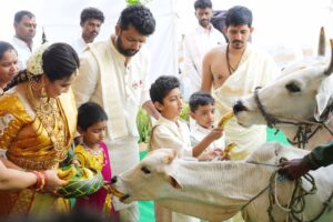 Lasya Manjunath Instagram - మా కలల ఇంటి గృహప్రవేశం…శుభారంభం మా గృహప్రవేశంతో 🏠🙏🏻
ప్రతి గోడలో ఒక కల, ప్రతి మూలలో ఒక జ్ఞాపకం… మా కొత్త గూడు😍❤️
కొత్త ఆరంభం… కొత్త జ్ఞాపకాలు 🫶🏻

.
.
.
.
.
.
MUA: @vinusha_makeoverartistry 
Hairstyling & saree draping : @lakshmikiran.veeraballi 
Maa vadina 😊 contact no (9121182606)

Saree: @pattusareeswholesale 
Blouse stitching and work: @aa.dhi.ra_designerstudio 
Manju and kids outfits : @vedulaswardrobe 
Jewellery : @umgnaveengold 
Bangles : @theweddingbangles.official 
Photography : @momentmakersphotography 
.
.
#lasyamanjunath #Gruhapravesham
#MaaKalalaInti
#Housewarming
#NewBeginnings
#DreamHome
#OurNewHome
#HomeSweetHome
#BlessedHome
#FamilyMoments
#newchapter #మా_కలల_ఇంటి_గృహప్రవేశం
#గృహప్రవేశం
#దేవుని_ఆశీర్వాదంతో
#శుభారంభం
#కొత్తఆరంభం
#మాకొత్తగూడు
#మనఇల్లు_మనస్వప్నం