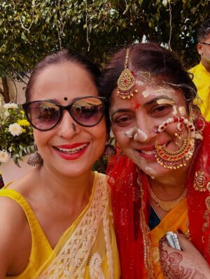 Lataa Saberwal Instagram - ✨💛💛💛 #bff  @yashoda.joshi.33 @shivangijoshi18 @sheetal_joshi_official 

#lataasaberwal
