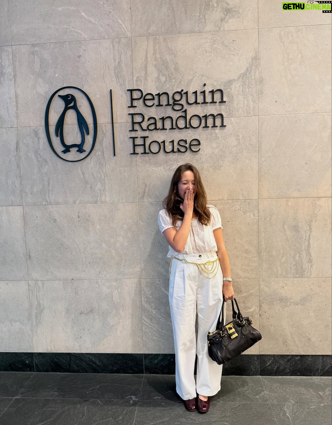 Laufey - 693K Likes - I’m so excited to announce my very first book, Mei Mei The Bunny, set for release on April 21st, 2026 with @penguinrandomhouse, available for pre-order now 🐇🎻

The story of a little bunny who dreams of making the world happy with her music! Mei Mei has been a part of my life over the last few years and opening up the world around her has been the most beautiful exploration! 💞

Massive thank you to Lauren @oharasisters, the brilliant illustrator 🤍 

More Mei Mei’s dropped online today too!!