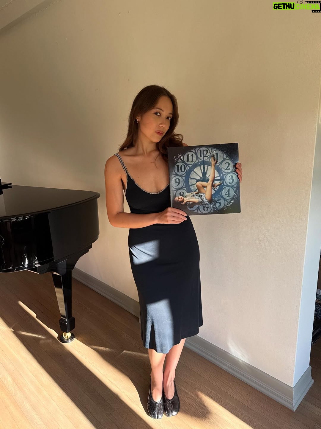 Laufey - 683K Likes - A Matter of Time is out now 🕰️🤍 I'm so overwhelmed with gratitude and joy right now so I'll keep it short until tomorrow….this album has every bit of me in it, from the beautiful to the messy, an honest portrait of myself. I hope you love this album as much as i do!! 🎠