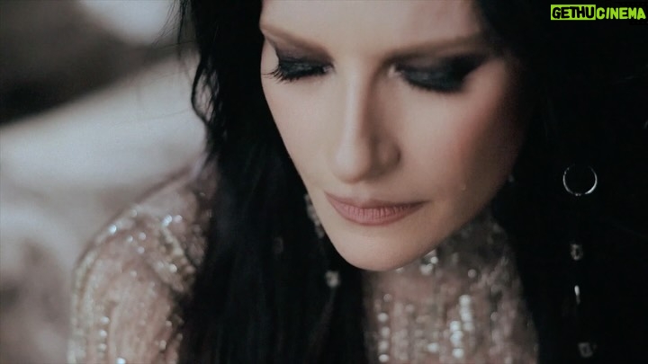 Laura Pausini - 207.5K Likes - LA MIA STORIA TRA LE DITA
MI HISTORIA ENTRE TUS DEDOS
QUEM DE NÓS DOIS
MON HISTOIRE ENTE LES DOIGTS

THE SONG AND MUSIC VIDEO OUT NOW.

(1994 - Gianluca Grignani / 2001 - Ana Carolina)

VIDEO CREDITS:
Directed, D.O.P and Edited by Gaetano Morbioli for @runproduction_official
Written by Laura Pausini

MUSIC CREDITS:
Arranged and Produced by @paolocartaofficial 
Mixed by Renato Cantele and Paolo Carta 
Mastered by Renato Cantele, @nicolafa and Paolo Carta 

GLAM CREDITS: 
Styling: @albamelendo   @monica_serani
MUAH: @danielazeqo 
Dress: @antoniogrimaldi 
Custom Jewelry: @x_decem