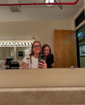 Laura Ramoso Instagram - We needed to even out the height difference somehow 🥰 soo my comedy idols asked me to open for them over the weekend and I think I’m good to retire now. Thank you Tina & Amy & Rachel for 4 unforgettable shows, and for being so loving, so kind, so funny, so inspiring. Bye everyone, my heart has exploded!!!!