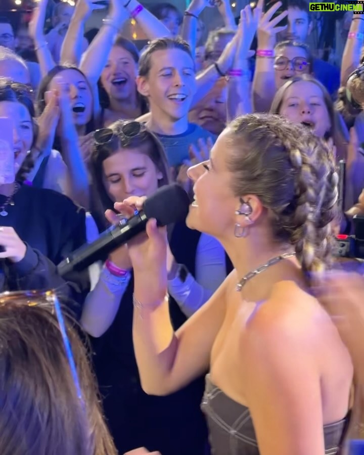 Laura Tesoro - 3 Likes - First time performing ‘Shining’ at ‘Tien om te Zien’ last night was amazing! Thank you guys for the energyy! 🫶🏼 Can’t wait to do that again tonight!