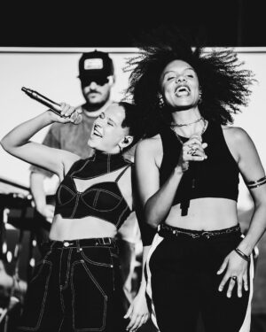 Laura Tesoro Instagram - This, all summer!! 🌞 Where will we see u?
@vanparys.fotografie