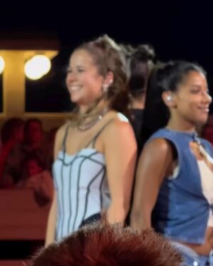 Laura Tesoro Instagram - Swipe for some pink bts vibes, the cutest sign, and some singing ‘Shining’ together at the top of our lungs 🤌🏼💖🫶🏼 Zomerhit was a blast! Ps: you can still vote for ‘Shining’ at vrt.be