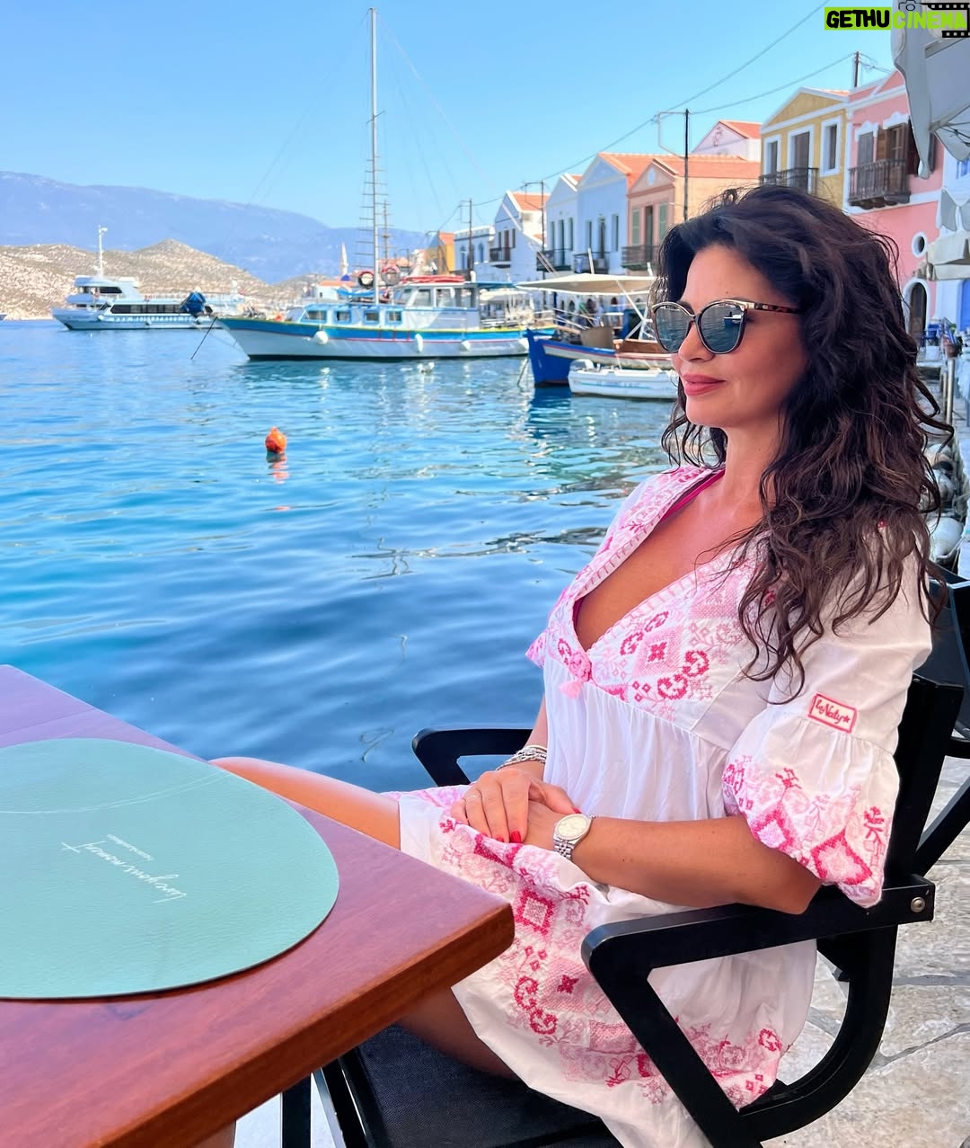 Laura Torrisi - 56.5K Likes - “Dedicato a tutti quelli che stanno scappando”.
Tratto da “Mediterraneo” di Gabriele Salvatores 
Film interamente girato su quest’isola meravigliosa:
Kastellorizo 🧿🇬🇷💙