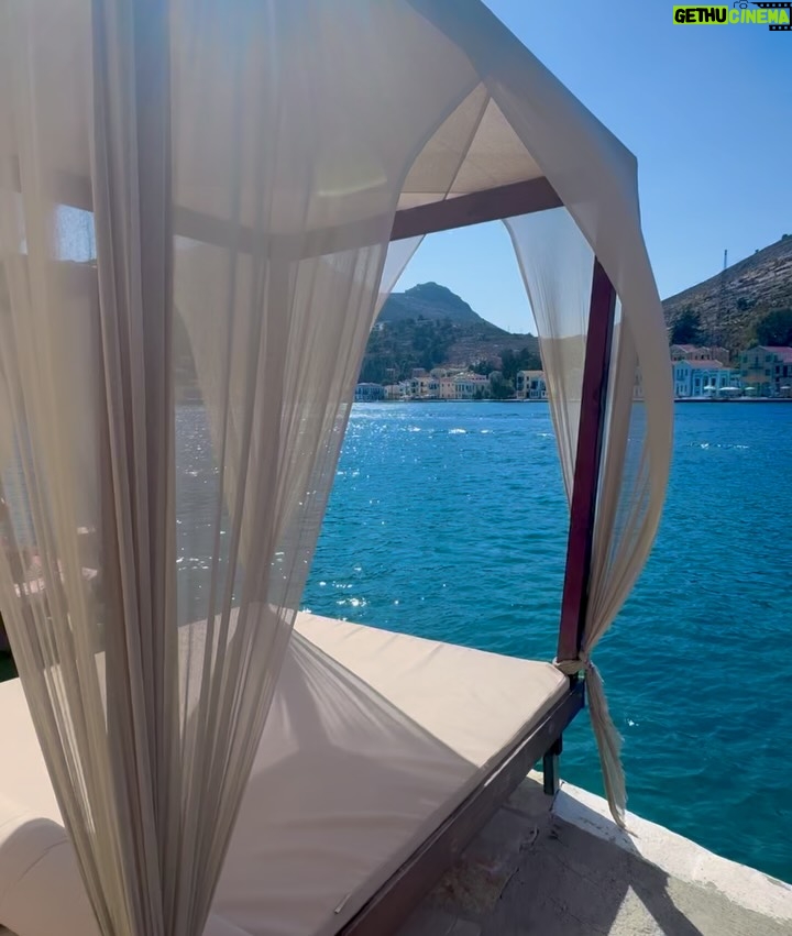 Laura Torrisi - 56.5K Likes - “Dedicato a tutti quelli che stanno scappando”.
Tratto da “Mediterraneo” di Gabriele Salvatores 
Film interamente girato su quest’isola meravigliosa:
Kastellorizo 🧿🇬🇷💙