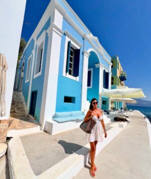 Laura Torrisi Instagram - “Dedicato a tutti quelli che stanno scappando”.
Tratto da “Mediterraneo” di Gabriele Salvatores 
Film interamente girato su quest’isola meravigliosa:
Kastellorizo 🧿🇬🇷💙