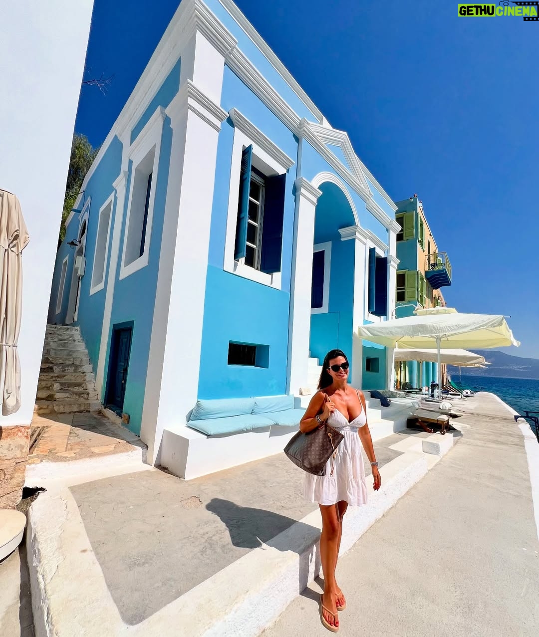 Laura Torrisi - 56.5K Likes - “Dedicato a tutti quelli che stanno scappando”.
Tratto da “Mediterraneo” di Gabriele Salvatores 
Film interamente girato su quest’isola meravigliosa:
Kastellorizo 🧿🇬🇷💙