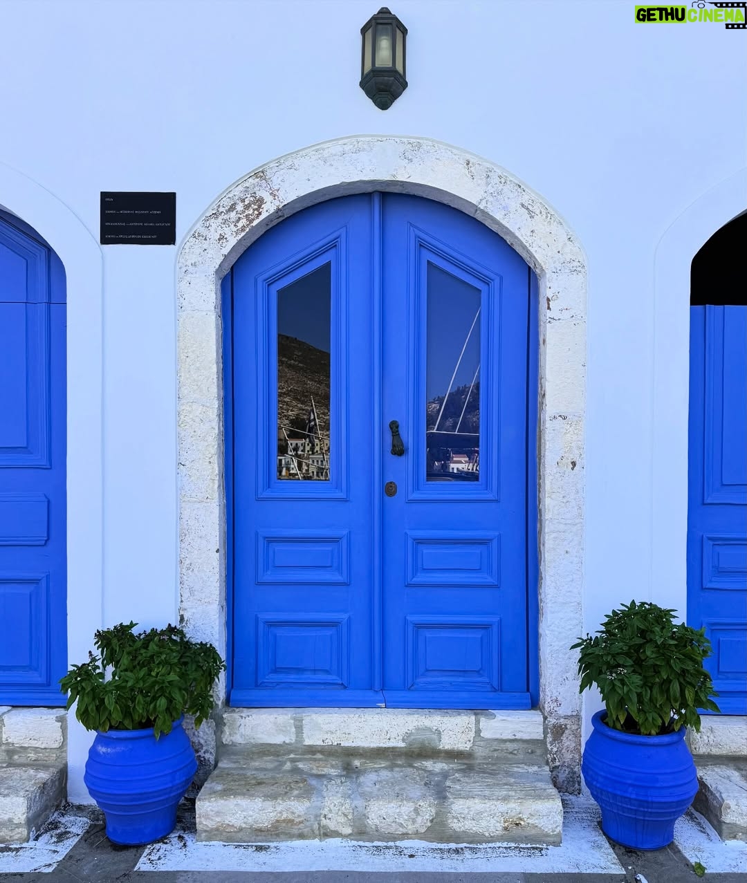 Laura Torrisi - 56.5K Likes - “Dedicato a tutti quelli che stanno scappando”.
Tratto da “Mediterraneo” di Gabriele Salvatores 
Film interamente girato su quest’isola meravigliosa:
Kastellorizo 🧿🇬🇷💙