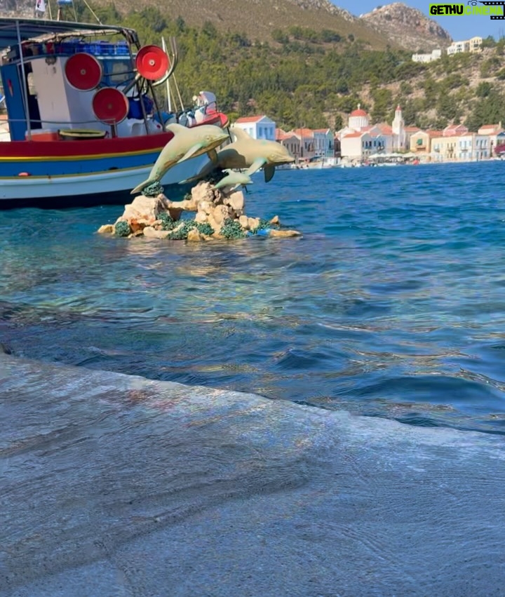 Laura Torrisi - 56.5K Likes - “Dedicato a tutti quelli che stanno scappando”.
Tratto da “Mediterraneo” di Gabriele Salvatores 
Film interamente girato su quest’isola meravigliosa:
Kastellorizo 🧿🇬🇷💙