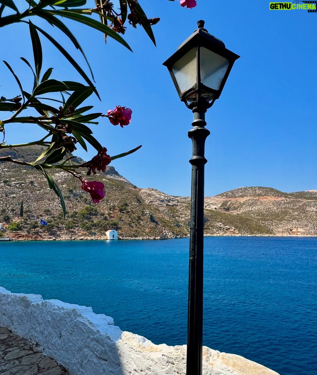 Laura Torrisi - 56.5K Likes - “Dedicato a tutti quelli che stanno scappando”.
Tratto da “Mediterraneo” di Gabriele Salvatores 
Film interamente girato su quest’isola meravigliosa:
Kastellorizo 🧿🇬🇷💙