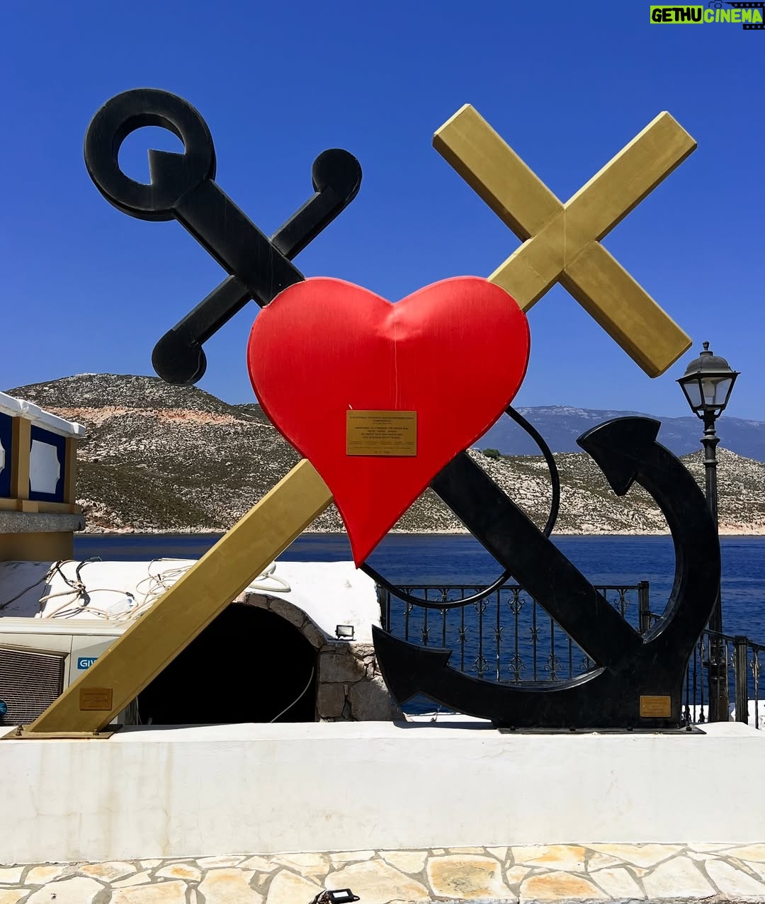 Laura Torrisi - 56.5K Likes - “Dedicato a tutti quelli che stanno scappando”.
Tratto da “Mediterraneo” di Gabriele Salvatores 
Film interamente girato su quest’isola meravigliosa:
Kastellorizo 🧿🇬🇷💙
