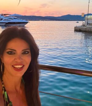 Laura Torrisi Instagram - 🌊🍹🌺🐚🌴🐠🍝☀️🪸🏖️🔥🍋🌈🐡🍉🐝