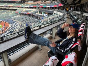 Lauren Cohan Instagram - Thank you #MetsNY @citifield #DeadCity @amcthewalkingdead ⚾️🏟️