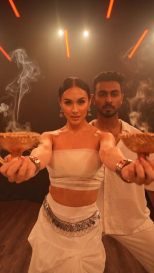 Lauren Gottlieb Instagram - ✨ Hai Rama ✨ First collab together! Comment below what it made you feel 🤭♥️

Music @arrahman @tipsofficial @singerhariharana

Choreography @alexander_noel_janam
Videographer / team @mihiradhiya49 @sanna_dance_
Assistant’s @nisarg___22 @dhruv_ojha_09
Studio @ensostudios.in
Lauren’s outfit @charlottebrittodesigner
Lauren’s hair @jajoeric
Lauren’s nails @rehnumakhann

#hairama #rangeela #mumbai #Bollywood #dance #reels #trending