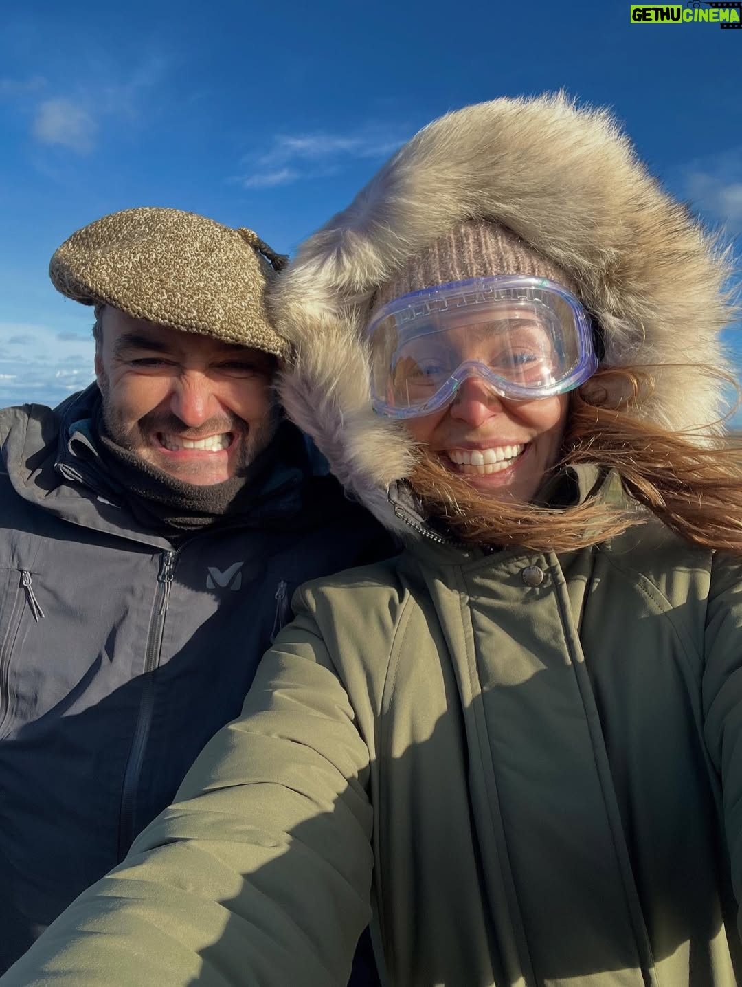 Laury Thilleman - 50.6K Likes - Vous étiez 4 millions devant mon premier @rendez_vous_en_terre_inconnue avec @cyrillignac 
Juste MERCI 🥹❤️ j’ai la poitrine qui va exploser !