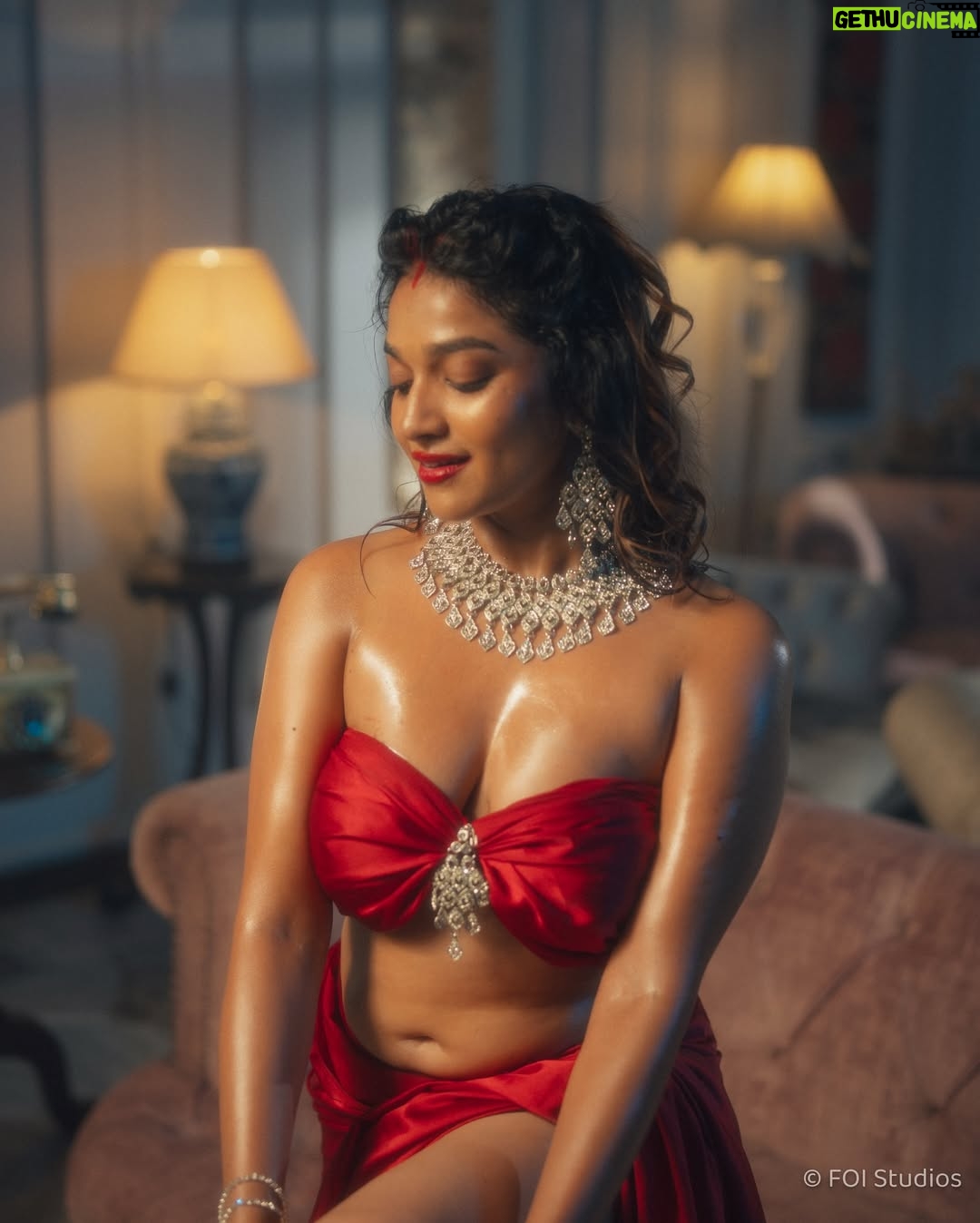 Lavanya Manickam - 15.9K Likes - - Lavanya Manickam | September 2025

Makeup & dripping by : @the.joyeeta 
Team: @m.sourav_m @deepak.dhn @_candy.ms @viewfinder.akash @bantisingh0212 

#teamfoi #foiphoto #foimagazine