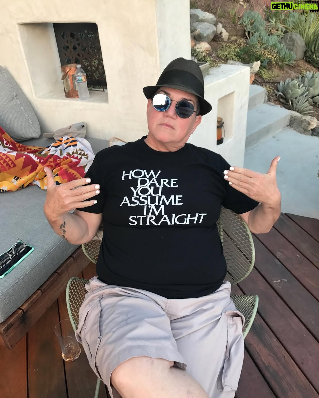 Lea DeLaria - 17.9K Likes - HONEY! This week on Dinner’s On Me, actor, comedian, jazz singer, and one of my best friends for many many years, Lea DeLaria joins the show. Over enchiladas and rosé, Lea reflects on becoming the first openly gay comic on American television with her legendary “Arsenio Hall Show” set, to stealing scenes as Big Boo on Netflix’s 🧡 “Orange Is the New Black.” We revisit our nearly 30-year friendship, beginning with playing lovers 👩🏻‍❤️‍💋‍👨🏼in Shakespeare in the Park’s “On the Town,” and share some naughty behind-the-scenes stories from our time in the theater world together. Lea opens up about the pride and pressure of visibility in the ’90s 🏳️‍🌈, why OITNB resonated so deeply with butch women who finally saw themselves represented on screen, and how a joke she improvised one night on stage became the now-iconic “U-Haul lesbian”🚚 punchline. This episode was recorded at Little Owl in the West Village — also known to TV fans as the building from “Friends.” ☕️
 
Search “Dinner’s On Me” wherever you listen to podcasts or click the episode link in bio 💕