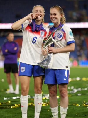 Leah Williamson Instagram - Back to back. 
European Champions, again❤️🤍