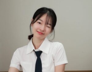 Lee Shi-a Instagram - 7.10일 오늘 저녁 7:30분 제 생일 기념 유튜브 라이브방송을 할 예정이에요🥳 함께 재밌게 놀아요❤️