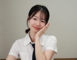 Lee Shi-a Instagram - 7.10일 오늘 저녁 7:30분 제 생일 기념 유튜브 라이브방송을 할 예정이에요🥳 함께 재밌게 놀아요❤️