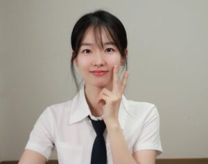 Lee Shi-a Instagram - 7.10일 오늘 저녁 7:30분 제 생일 기념 유튜브 라이브방송을 할 예정이에요🥳 함께 재밌게 놀아요❤️
