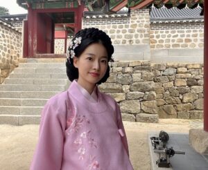 Lee Shi-a Instagram - 봄이왔어요~ 사진은 예전 촬영때에요🌸
