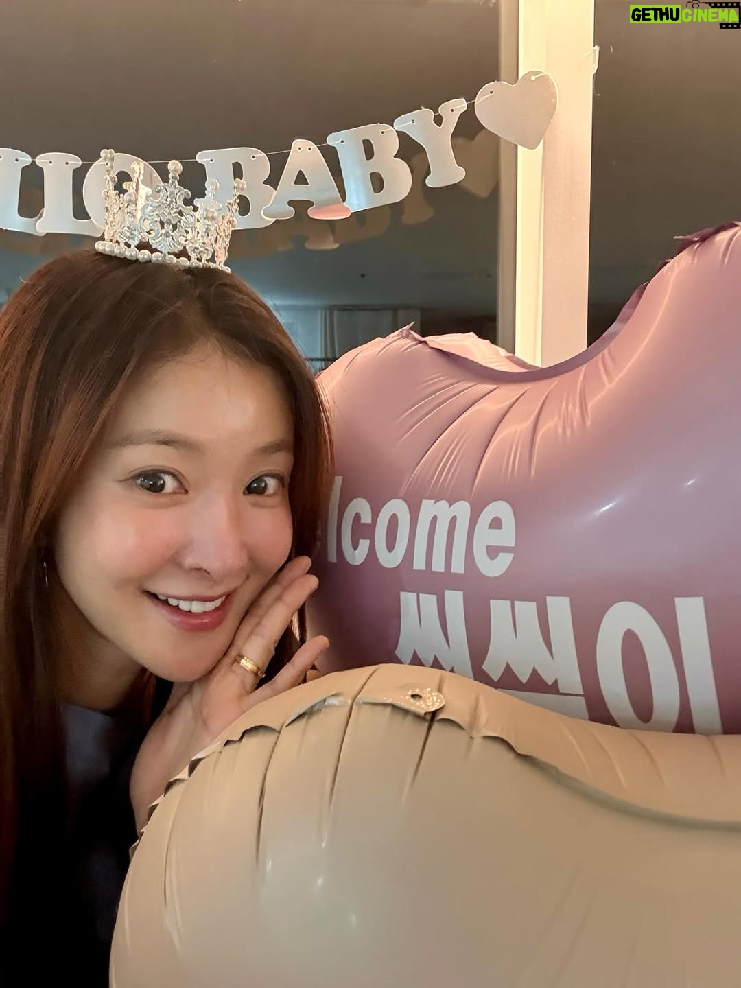 Lee Si-young - 113.3K Likes - 😭🥹🩵
진짜…상상도 못했는데.. 이런 서프라이즈라니ㅠㅠㅠ
너무 고마워🙏🏻
평생 잊을수없는 추억 만들어줘서 고마와요🫶🏻🫧
사랑합니다👉🏻👈🏻
격려해주시고 좋은말씀해주시는 모든분들 감사해요
살면서 다 갚아 나갈수있도록 열심히 할께요❤️

태명은 씩씩이인데 ㅎㅎㅎㅎㅎ
다들 튼튼이엄마!쑥쑥이엄마? 이렇게 부르…씩씩이가 어렵나??ㅎㅎ😍🤣