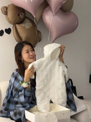 Lee Si-young Instagram - 😭🥹🩵
진짜…상상도 못했는데.. 이런 서프라이즈라니ㅠㅠㅠ
너무 고마워🙏🏻
평생 잊을수없는 추억 만들어줘서 고마와요🫶🏻🫧
사랑합니다👉🏻👈🏻
격려해주시고 좋은말씀해주시는 모든분들 감사해요
살면서 다 갚아 나갈수있도록 열심히 할께요❤️

태명은 씩씩이인데 ㅎㅎㅎㅎㅎ
다들 튼튼이엄마!쑥쑥이엄마? 이렇게 부르…씩씩이가 어렵나??ㅎㅎ😍🤣