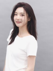Actress Lee Yuna HD Photos and Wallpapers August 2025