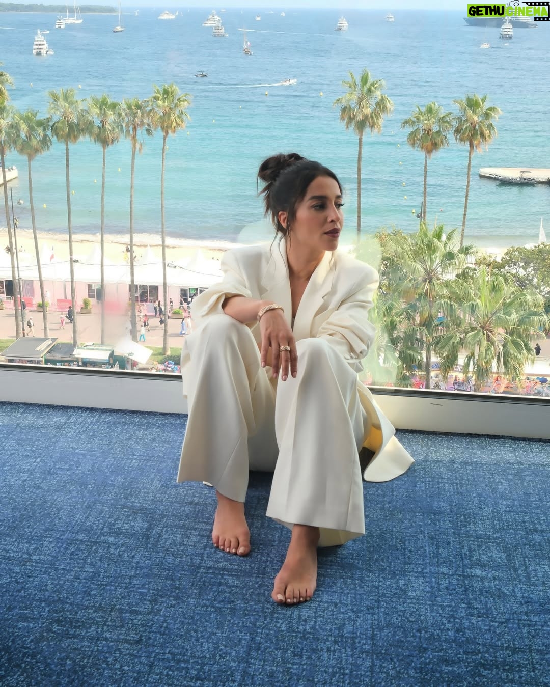 Leïla Bekhti - 58.6K Likes - Cannes entre amis @alexandremattiussi9 🤍 
Bravo et merci @amiparis partenaire de la @semaine_de_la_critique 
Bravo à @ratchapoomb pour le prix Ami pour son premier film A Useful Ghost ✨