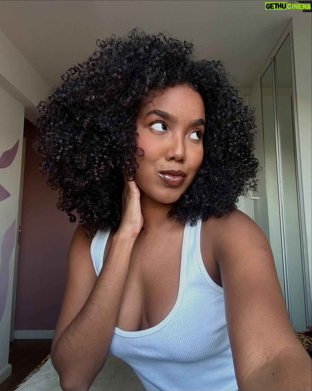 Lellê - 9.3K Likes - Sim… esse cabelo tá lindo demais 💛✨