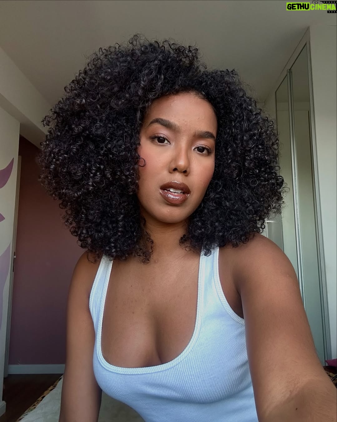 Lellê - 9.3K Likes - Sim… esse cabelo tá lindo demais 💛✨