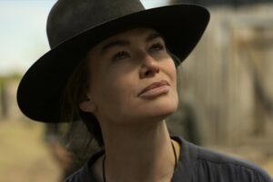 Lena Headey Instagram - lena headey and gillian anderson playing powerful matriarchs of two warring families?!? say. less.

THE ABANDONS premieres december 4

📸: @matthiasclamer