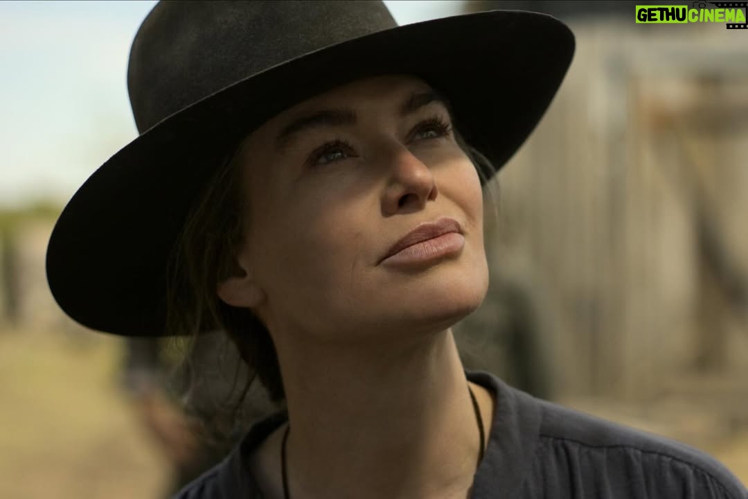 Lena Headey - 146.1K Likes - lena headey and gillian anderson playing powerful matriarchs of two warring families?!? say. less.

THE ABANDONS premieres december 4

📸: @matthiasclamer