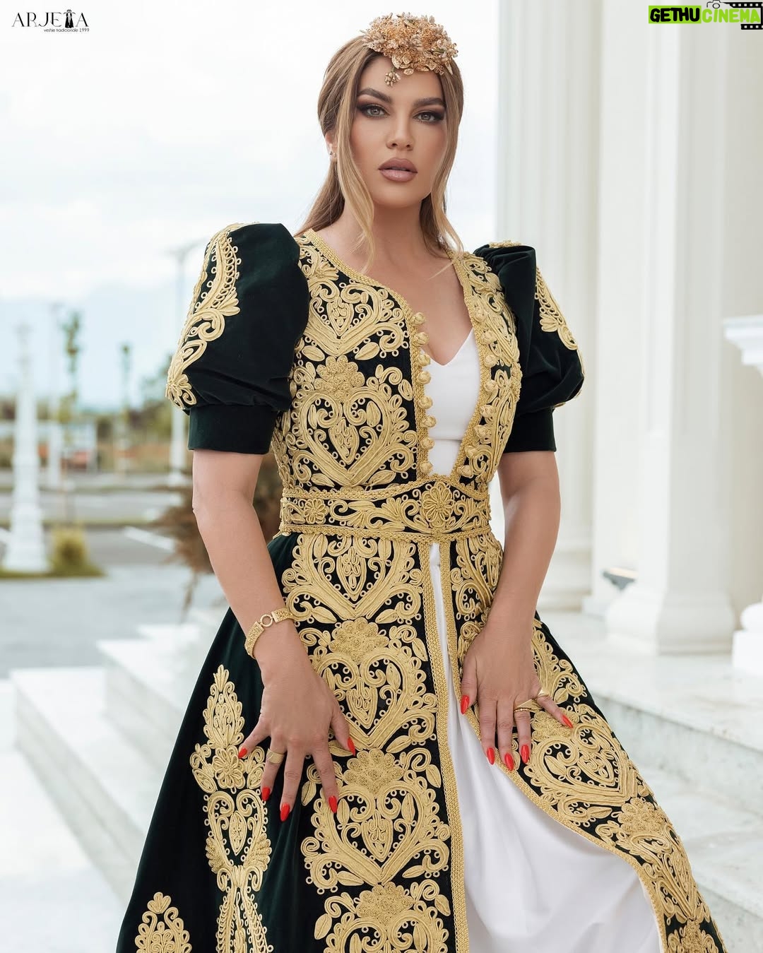Leonora Jakupi - 10.8K Likes - Tradita ka vetem nje emer @shtepiamodesarjeta 🥇 foto nga me i miri @norikuka 🥇